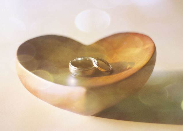 Bokeh Texture Wedding Rings